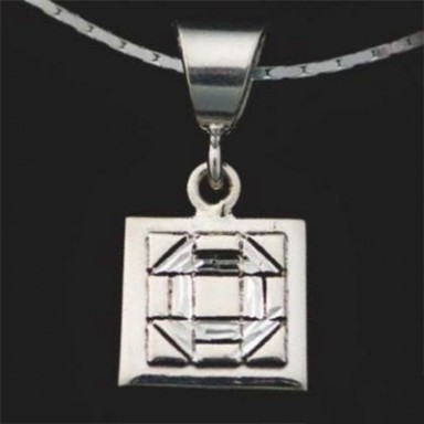 Medium Churn Dash Pendant