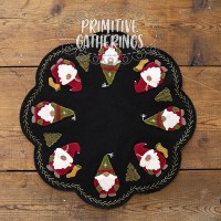 Gnome Christmas Scalloped Mat
